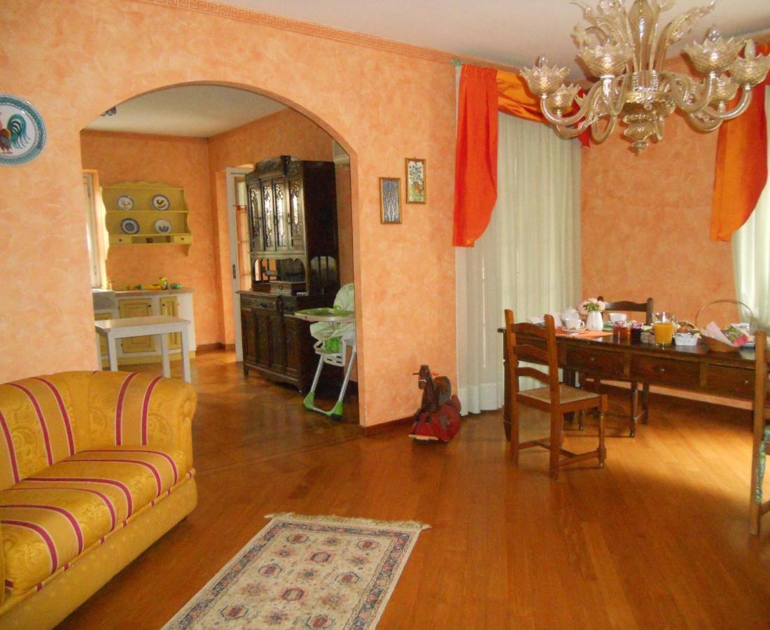 Beb Villa Aurora Carmagnola Oda fotoğraf
